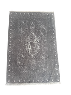 Tappeto Moderno 100x55 cm – Stile e Funzionalità