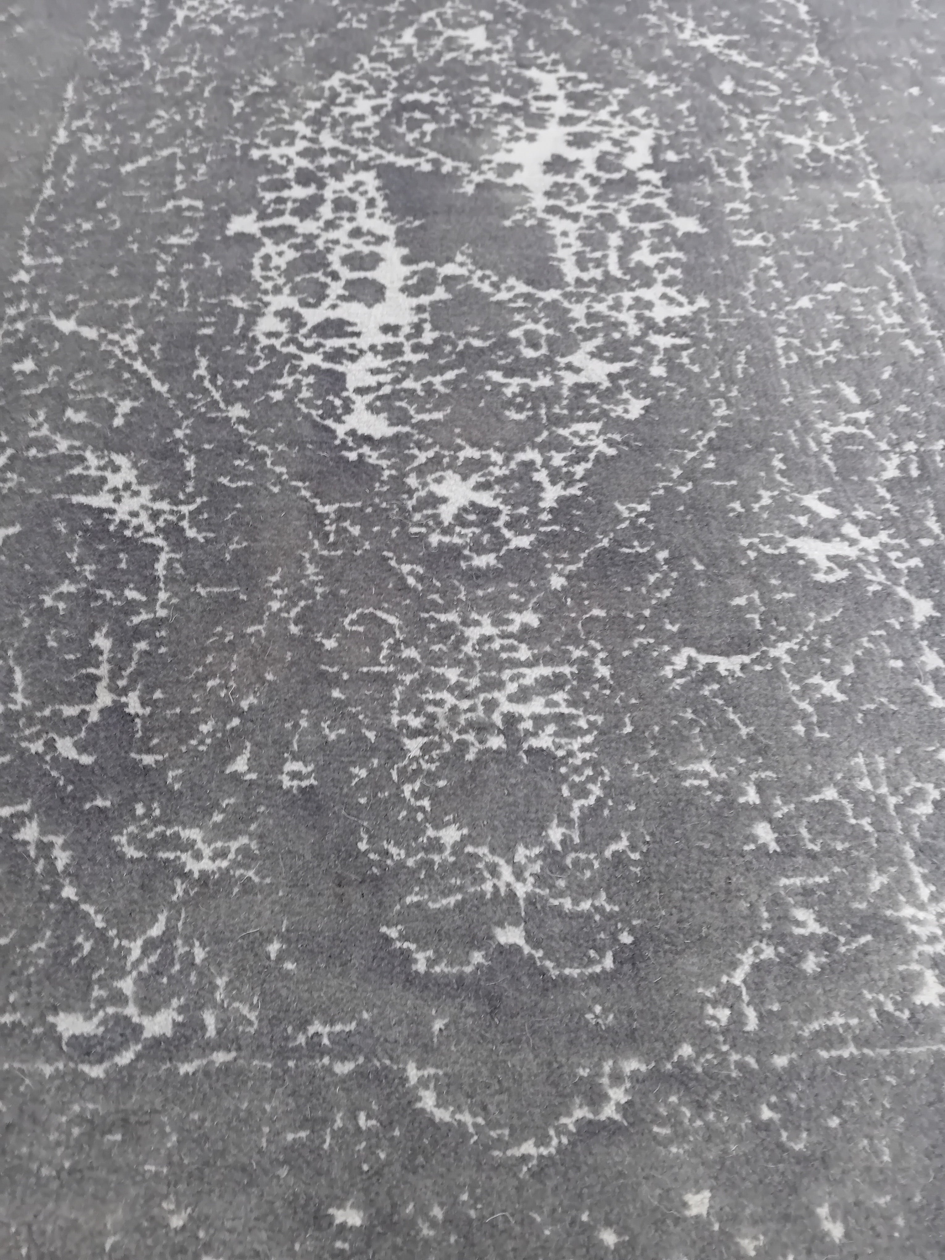 Tappeto Moderno 100x55 cm – Stile e Funzionalità