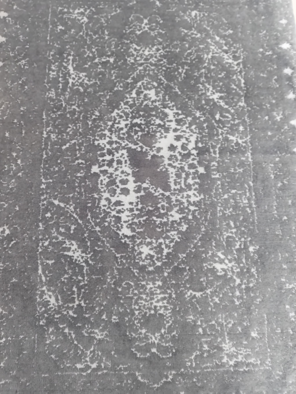 Tappeto Moderno 100x55 cm – Stile e Funzionalità